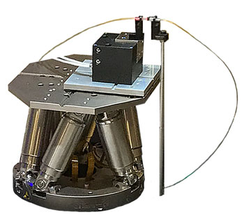 P-616 NanoCube® 3DOF Piezo XYZ scanner mounted on H-811 Hexapod, performing a fast Fiber Array Alignment. 