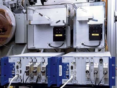 The actual system shown with the PiezoWalk controllers below the double monochromator (Image: ESRF, France)
