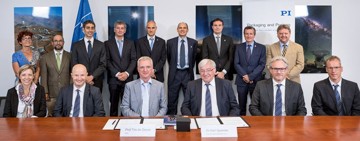 ESO and PI representatives at the signing of a contract to construct the position actuators that will adjust the positions of the 798 hexagonal segments of the primary mirror of ESO’s Extremely Large Telescope (ELT). (Image: ESO/M. Zamani)