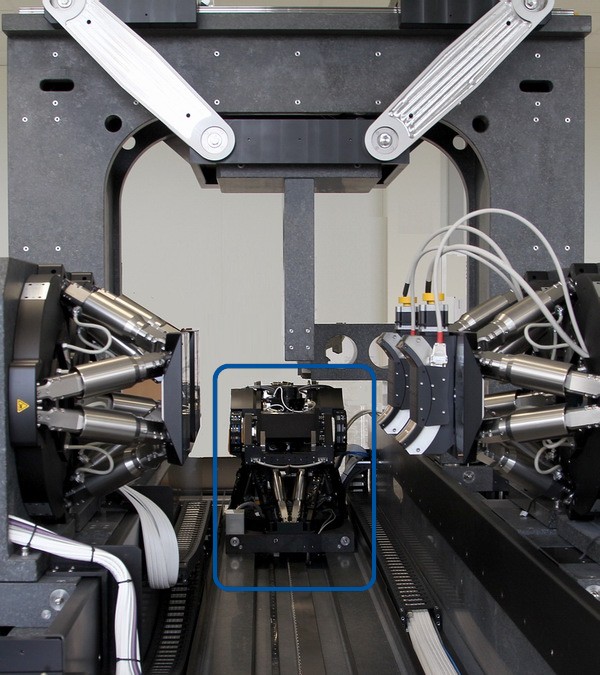 The Ovali hexapod is part of a complex precision positioning system with 56 motion axes. (Image: PI miCos)
